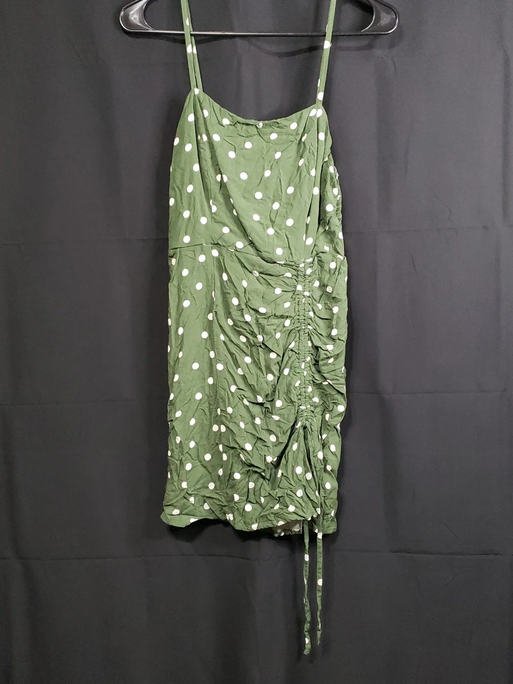 Aéropostale polka dot sundress featuring a ruched design and adjustable straps.